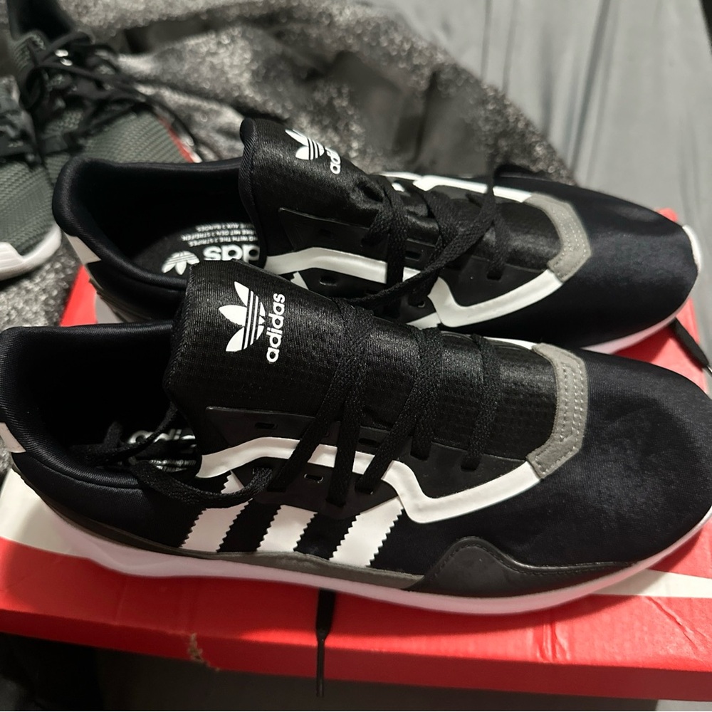 Adidas Black and White Sneakers Classic Low-Top Design